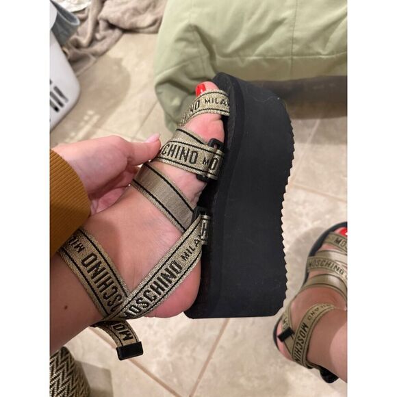 Moschino Logo Tape multi-strap sandals in black and gold - Picture 11 of 12